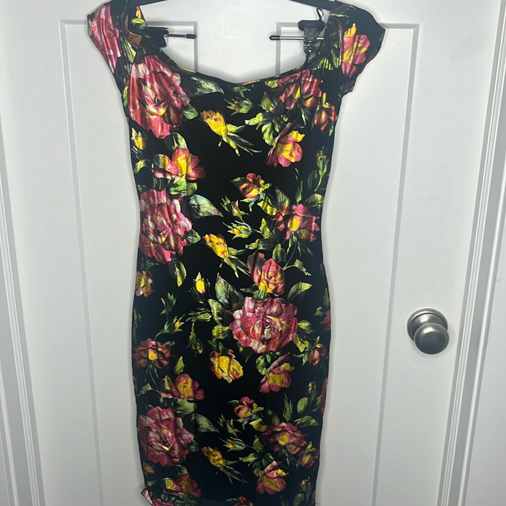 Guess floral off the shoulder dress size small